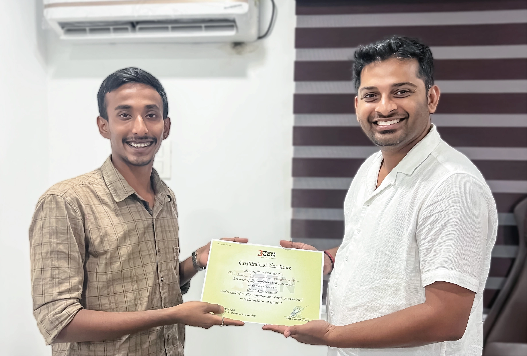 Shivamani getting certifiate from 3Zenx